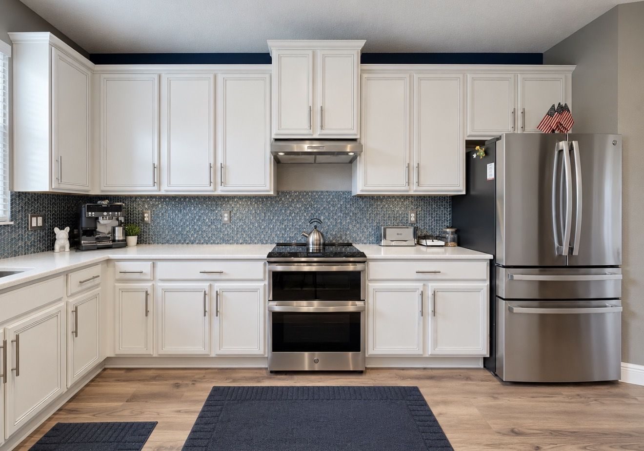 Kitchen range wall with stainless appliances